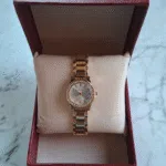 ساعة "ألماس" العصرية للمرأة الأنيقة